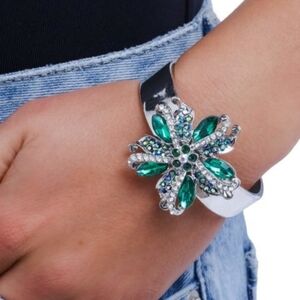 Encased Elite Bracelet Green Large Flower Clamp On